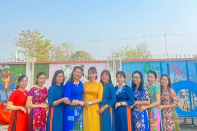 Hưởng ứng “Tuần lễ áo dài” Việt Nam, trong dịp kỷ niệm Ngày Quốc tế Phụ nữ ngày 8/3